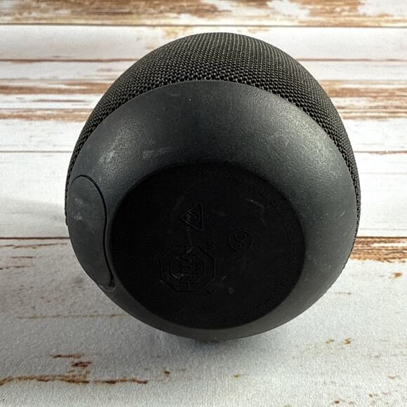 Ultimate Ears S-00163 Portable Bluetooth Speaker - Black (Used) - Picture 5 of 5